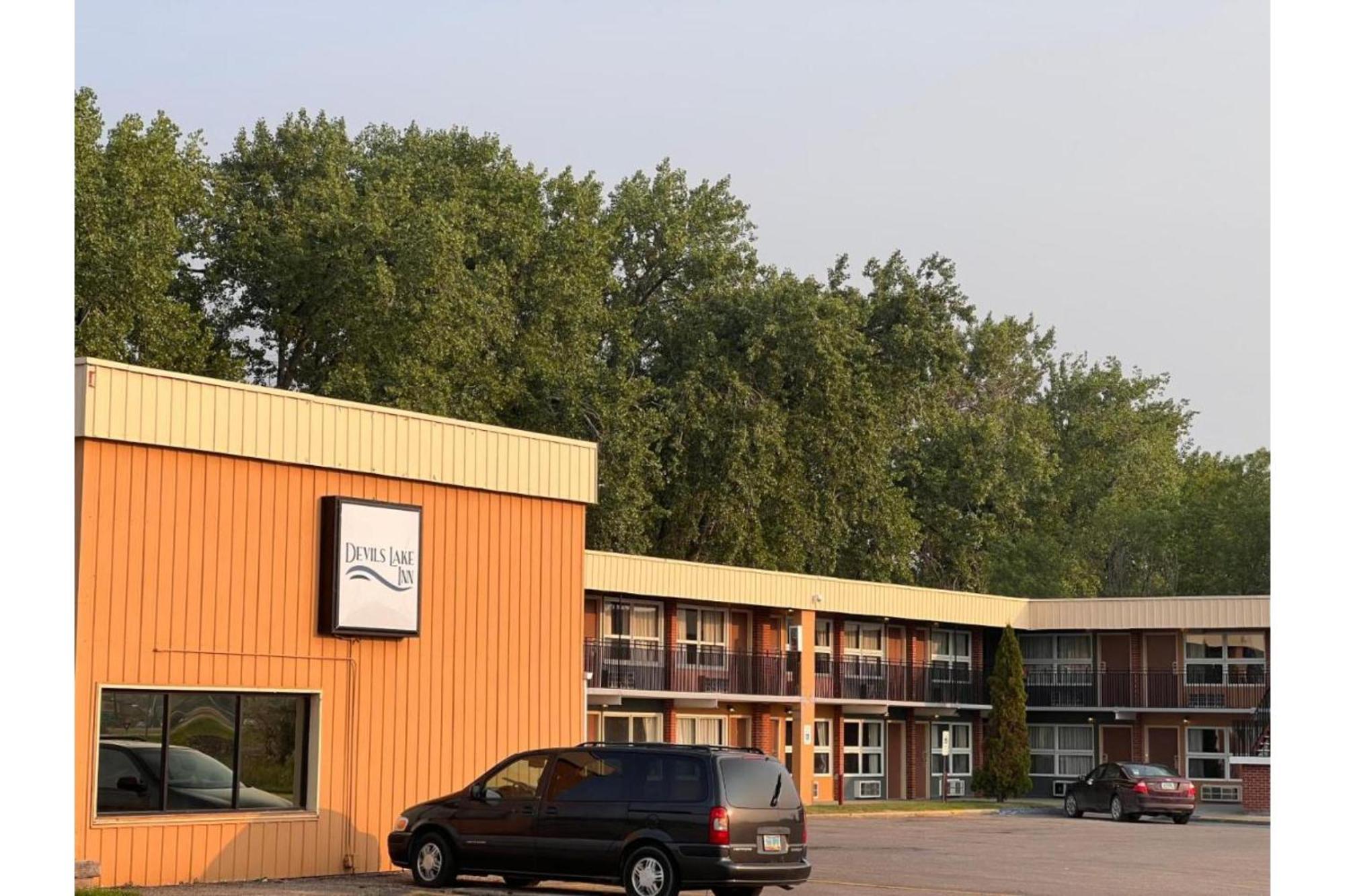 Devils Lake Inn By Oyo Near Devils Lake Regional Airport Eksteriør bilde